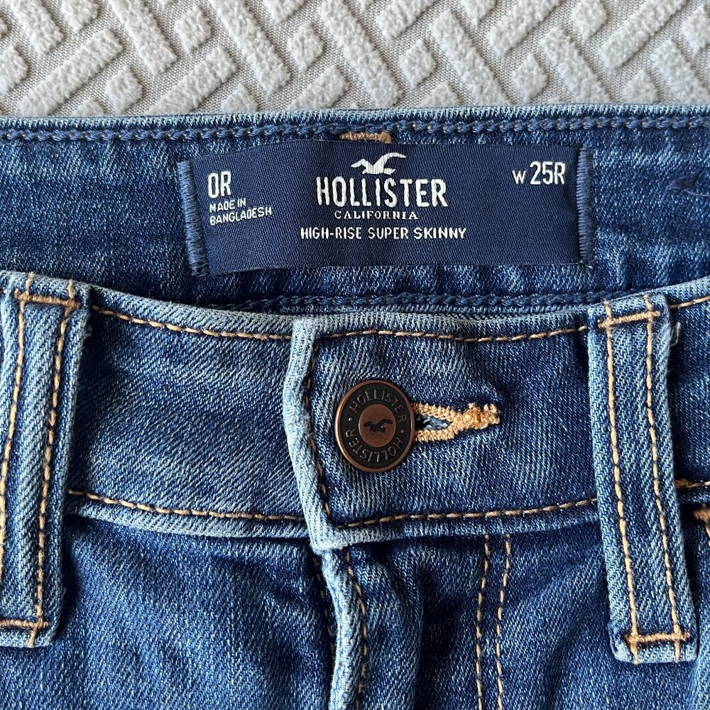 NWOT Hollister High-Rise Super Skinny Blue Jeans